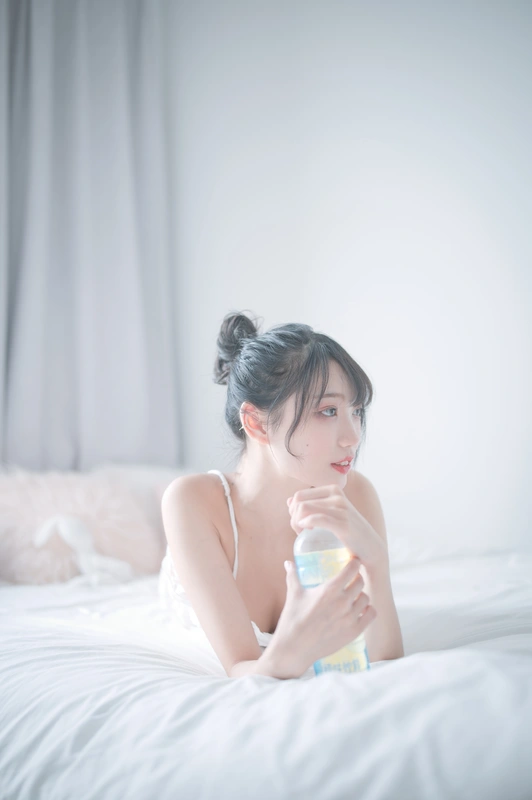 白色睡衣 - 周叽是可爱兔兔